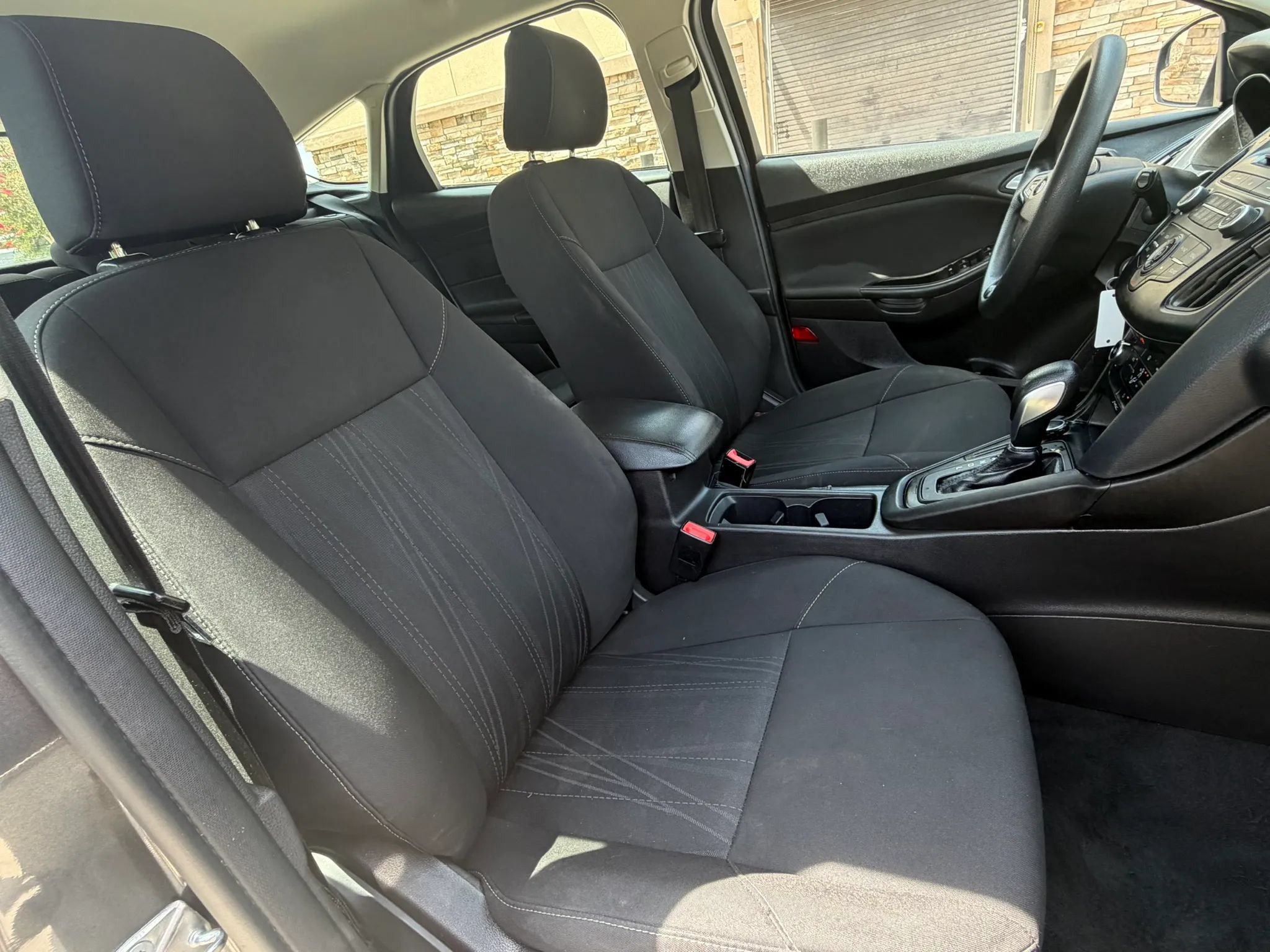 Used 2017 Ford Focus SE FWD image 32