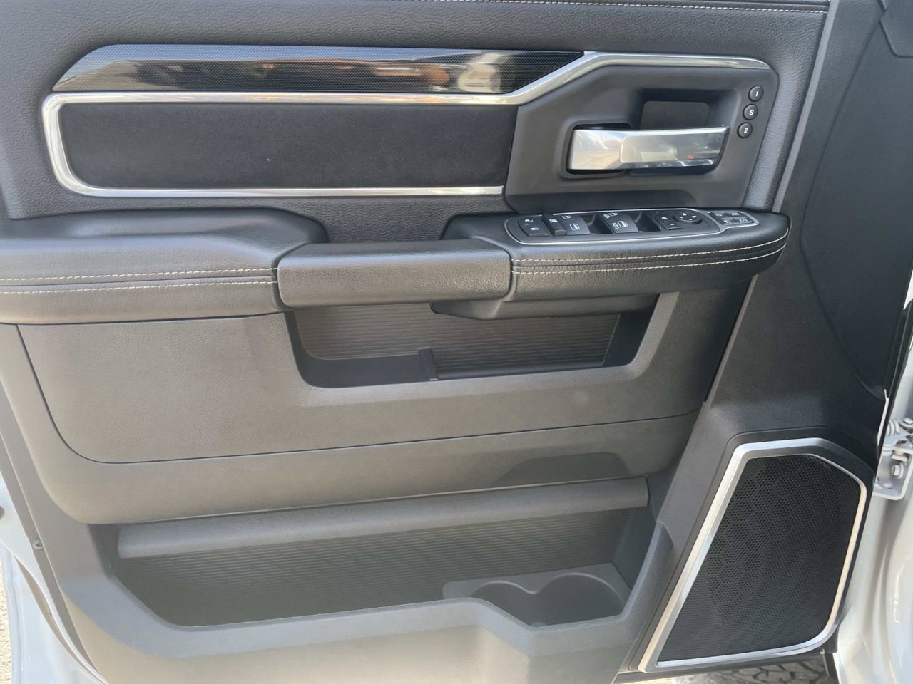 Used 2023 RAM 2500 Laramie w/ Night Edition AWD/4WD image 14