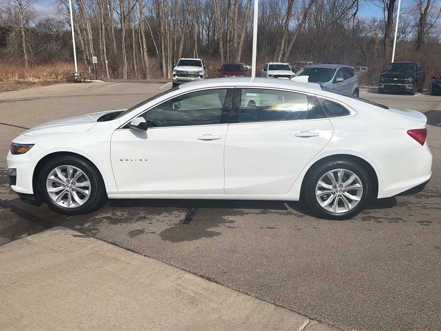 Used 2023 Chevrolet Malibu LT image 2