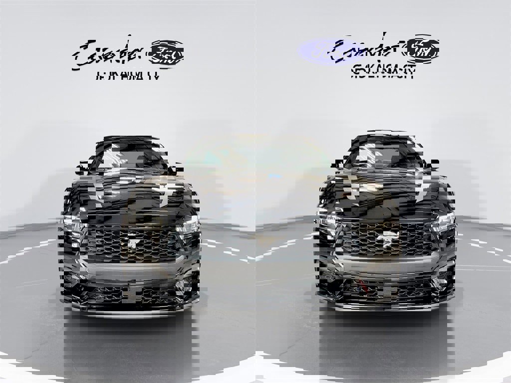 Used 2024 Ford Mustang Coupe image 3