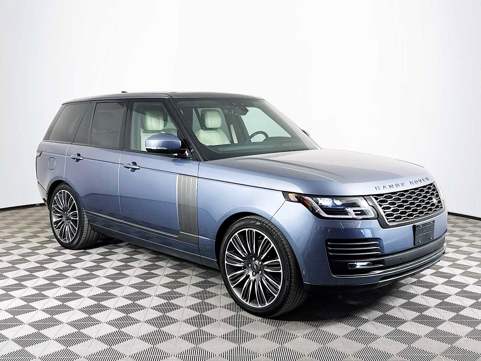 Used 2022 Land Rover Range Rover P525 Westminster Edition image 3