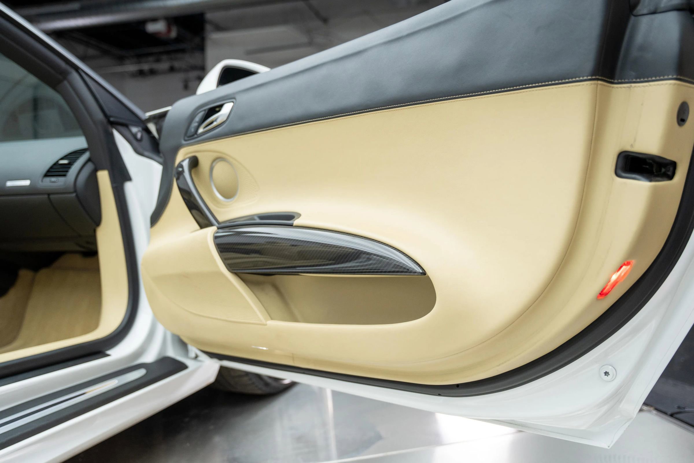 Used 2011 Audi R8 V10 image 31