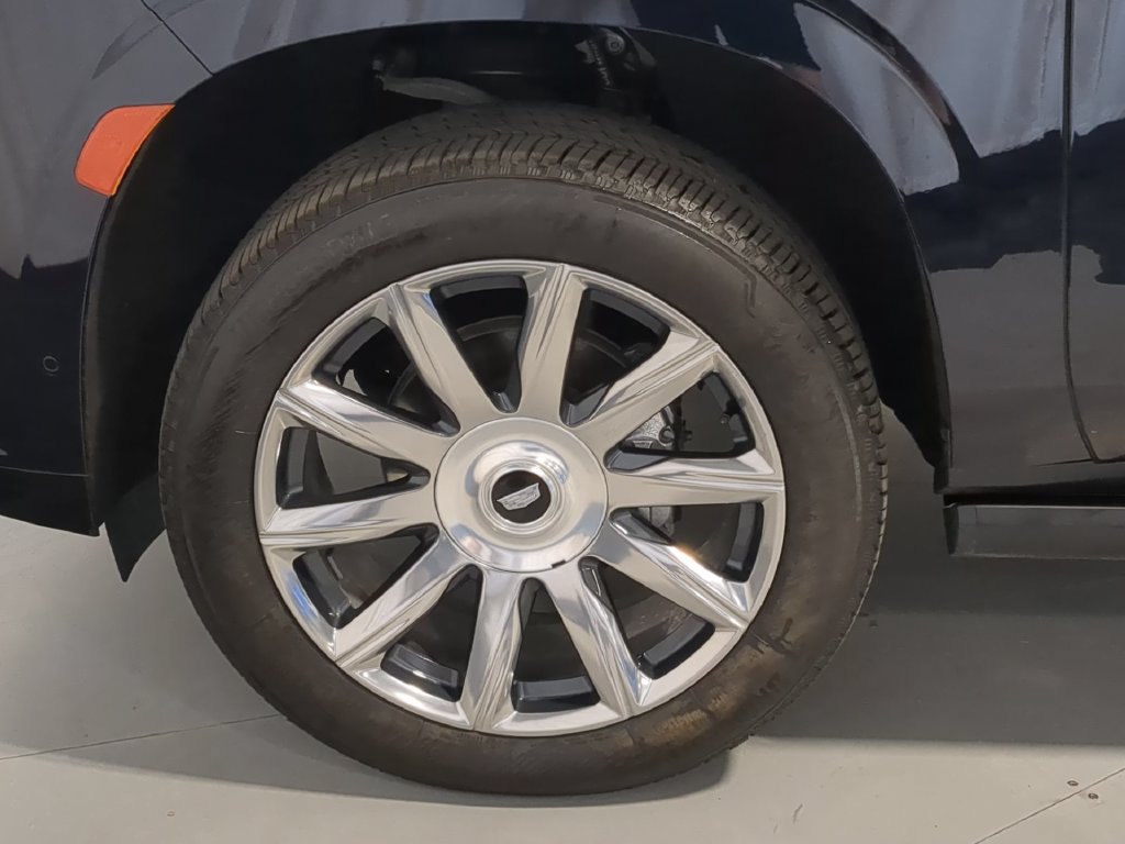 Used 2023 Cadillac Escalade ESV Premium Luxury Platinum AWD/4WD image 17