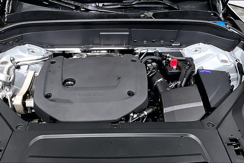 Used 2024 Volvo XC90 B6 Plus image 9