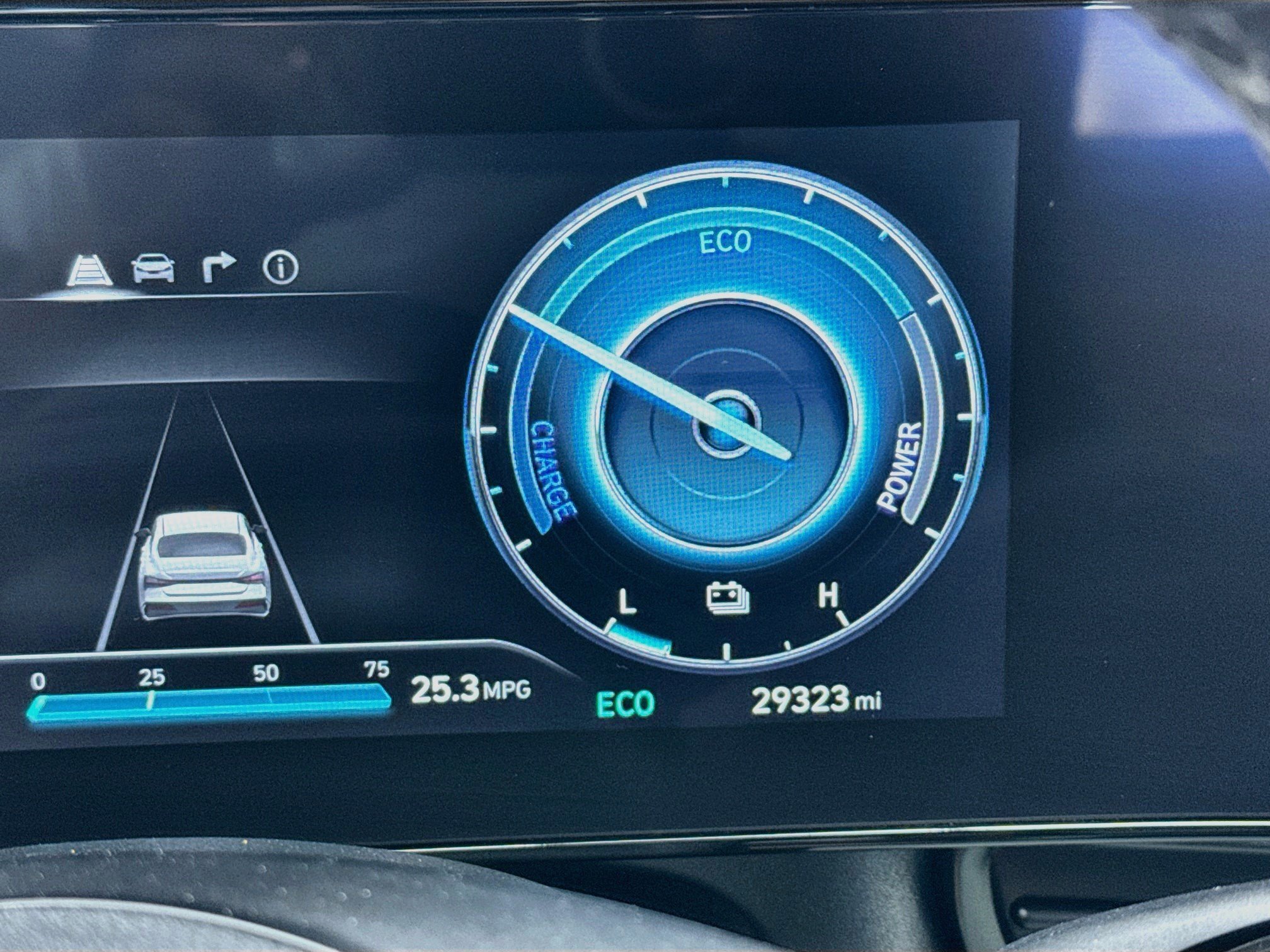 Used 2025 Hyundai Elantra Limited FWD image 8