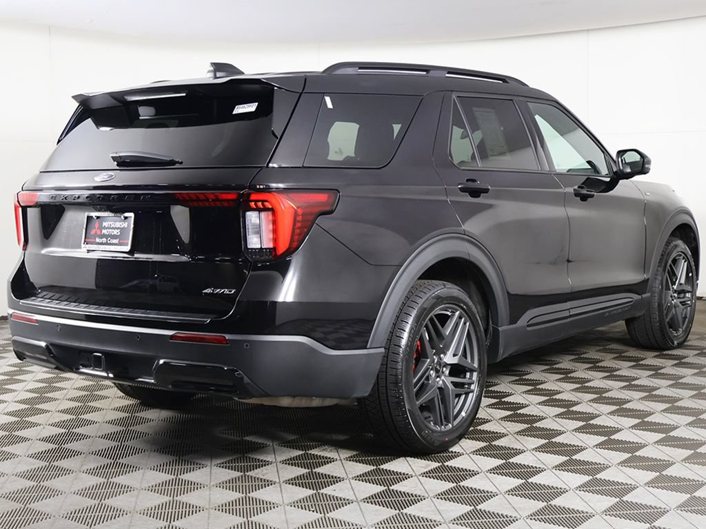 Used 2025 Ford Explorer ST-Line w/ ST-Line Street Pack AWD/4WD image 11
