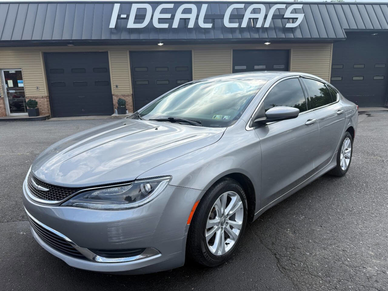 Used 2015 Chrysler 200 Limited w/ Convenience Group