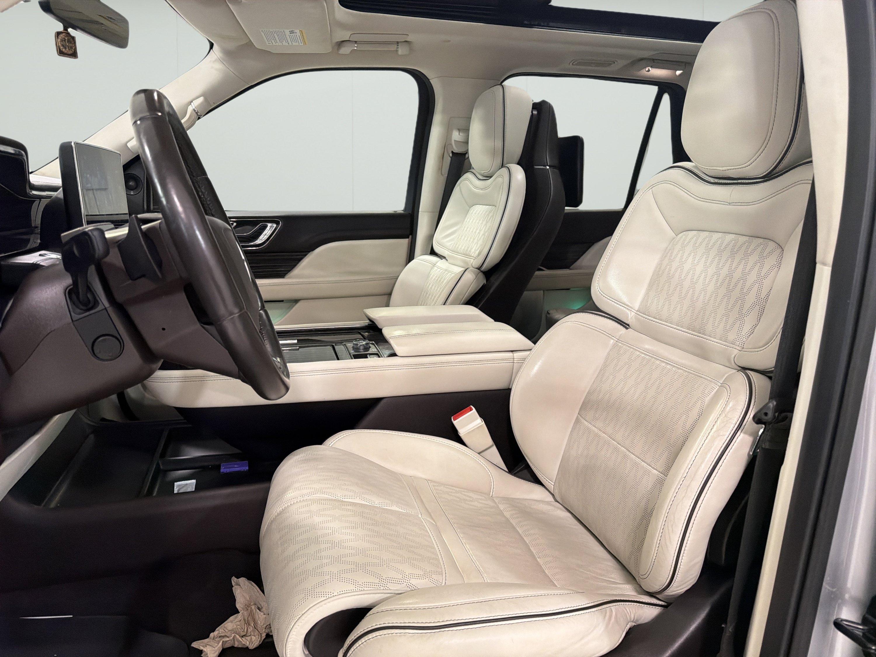 Used 2023 Lincoln Navigator L Black Label AWD/4WD image 9