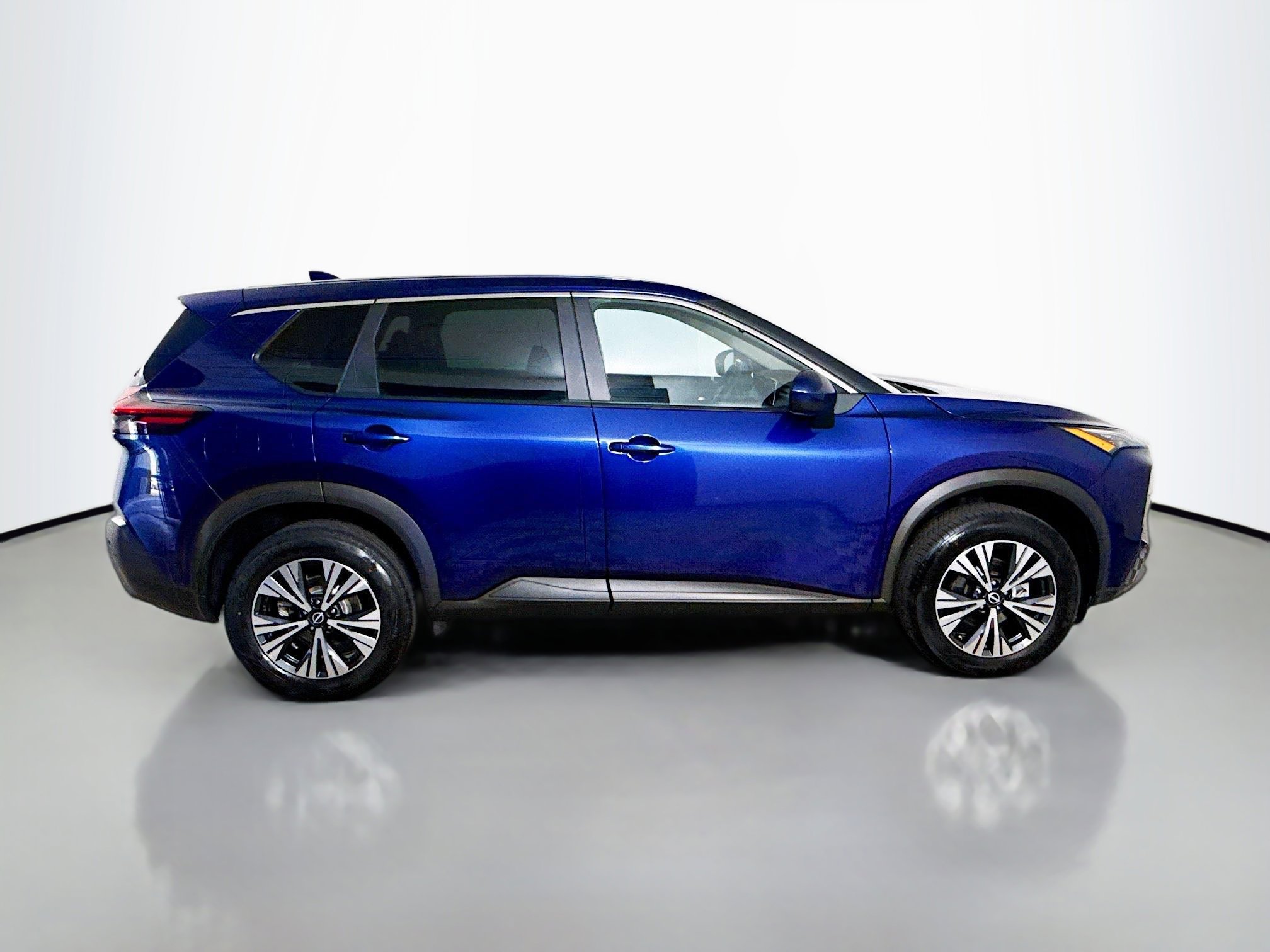 Used 2023 Nissan Rogue SV image 11