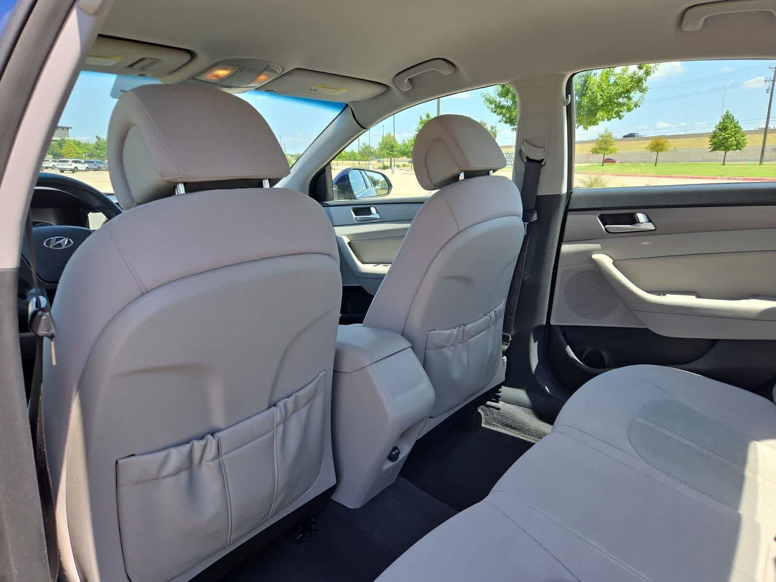 Used 2015 Hyundai Sonata SE w/ Option Group 09 FWD image 16