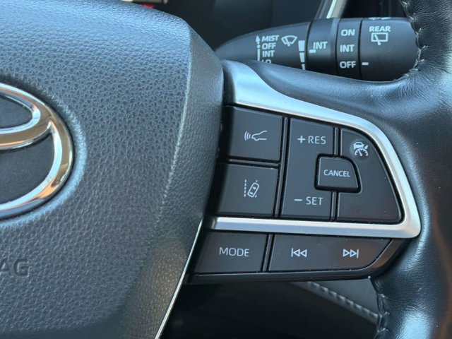 Used 2023 Toyota Highlander Limited AWD/4WD image 12