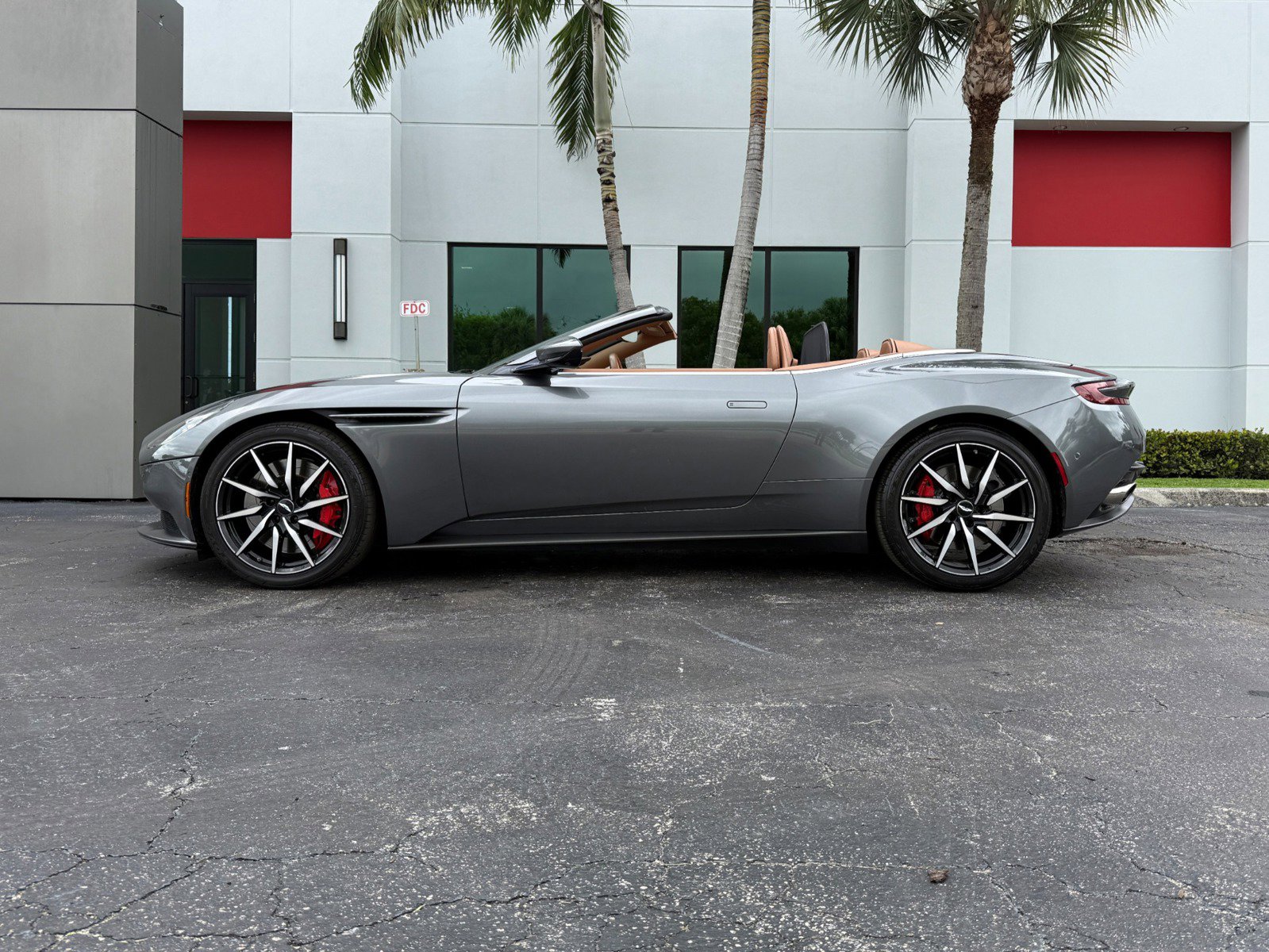 Used 2020 Aston Martin DB11 Volante RWD image 14