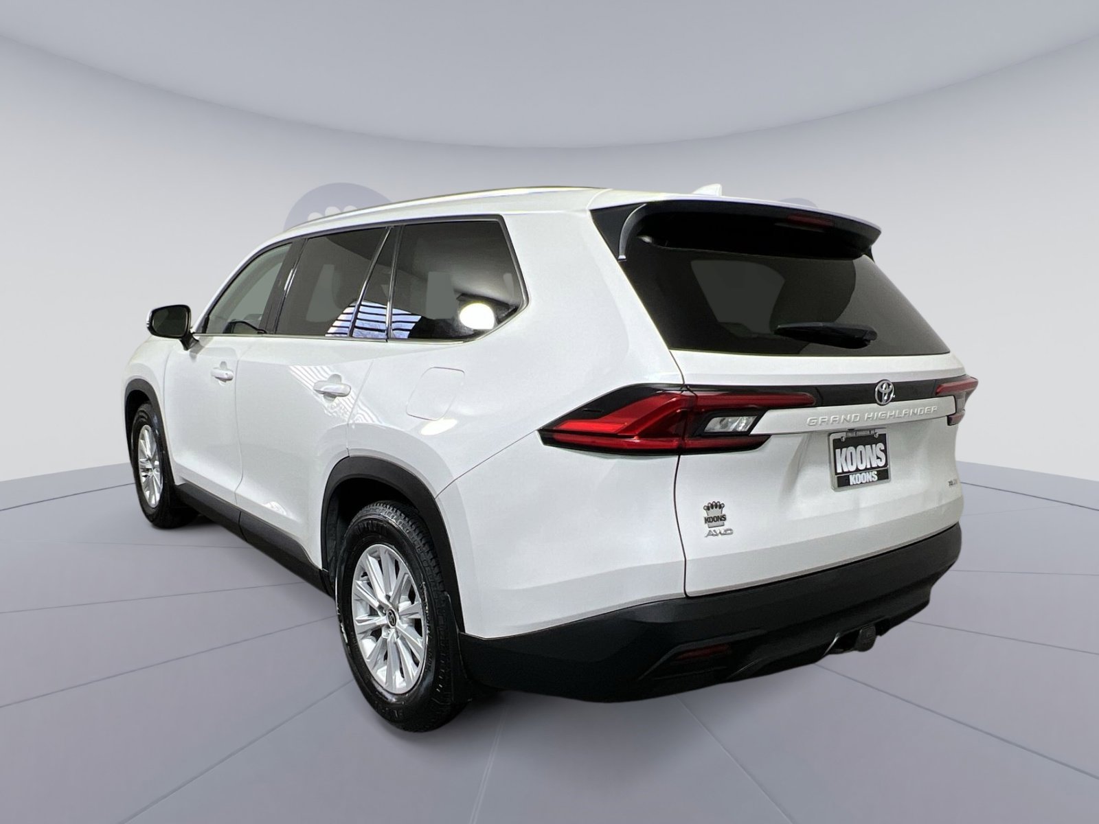 Used 2024 Toyota Grand Highlander XLE image 4