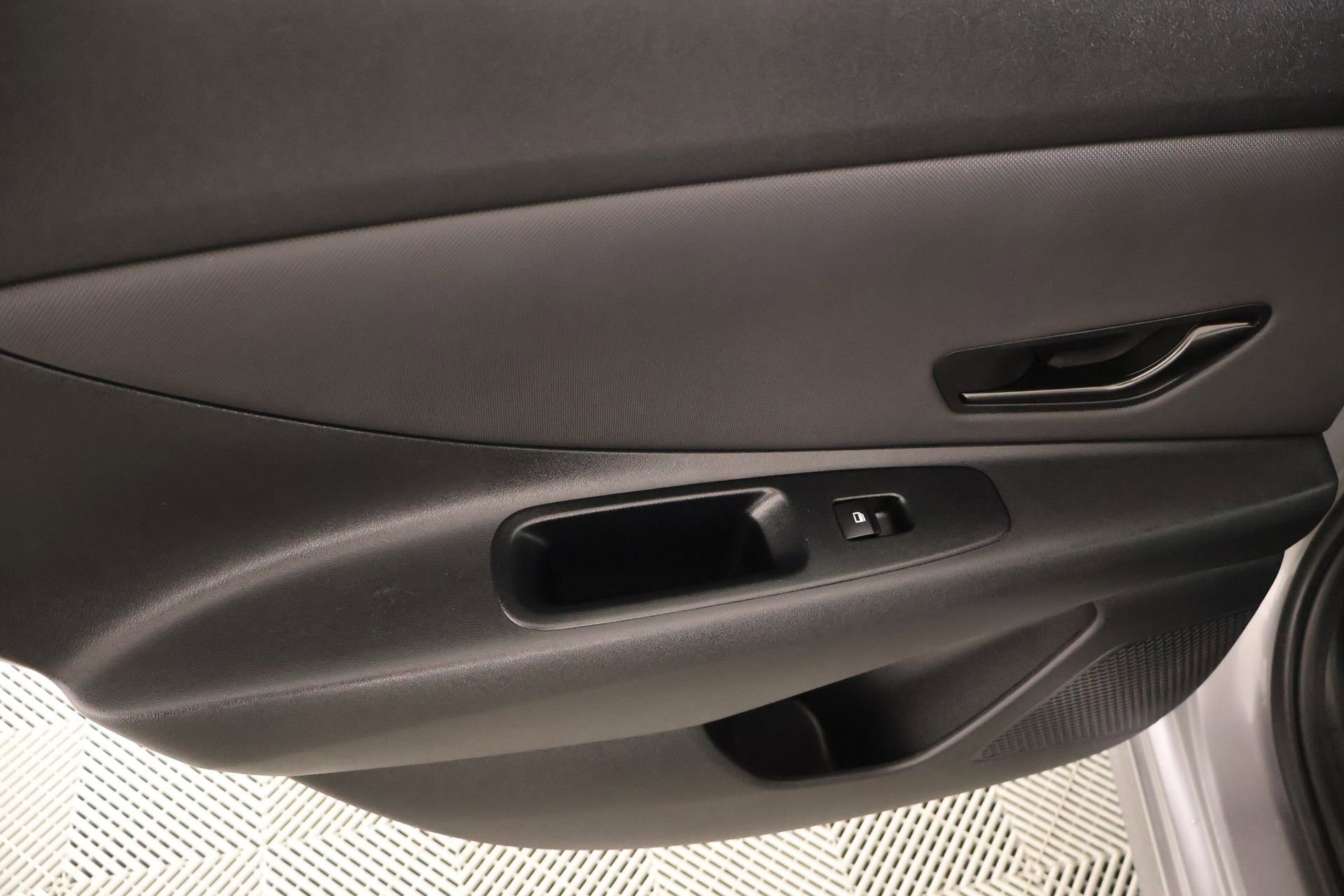 Certified 2025 Hyundai Elantra Sport image 15