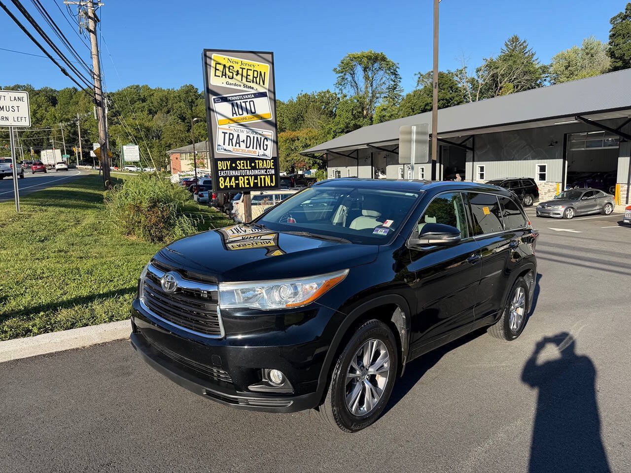 Used 2015 Toyota Highlander XLE AWD/4WD image 1