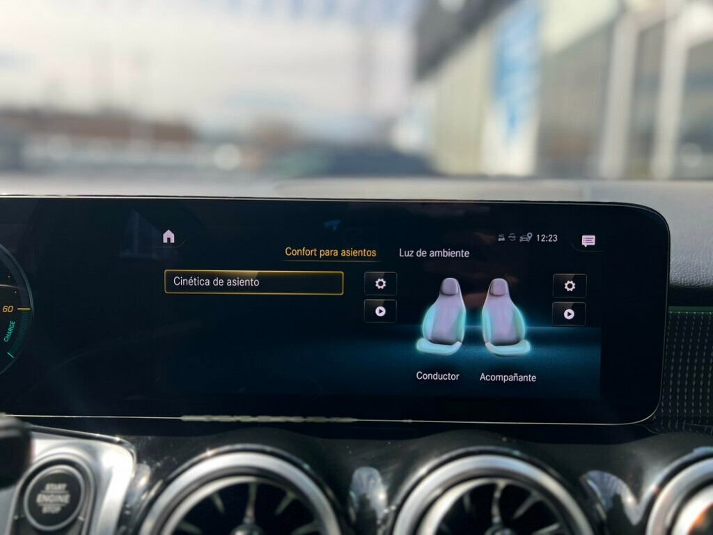 Used 2023 Mercedes-Benz GLB 250 4MATIC image 26