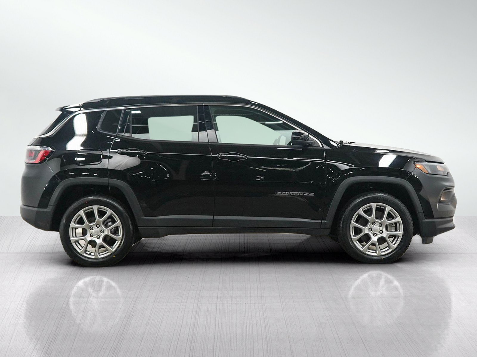Used 2023 Jeep Compass Latitude AWD/4WD image 6