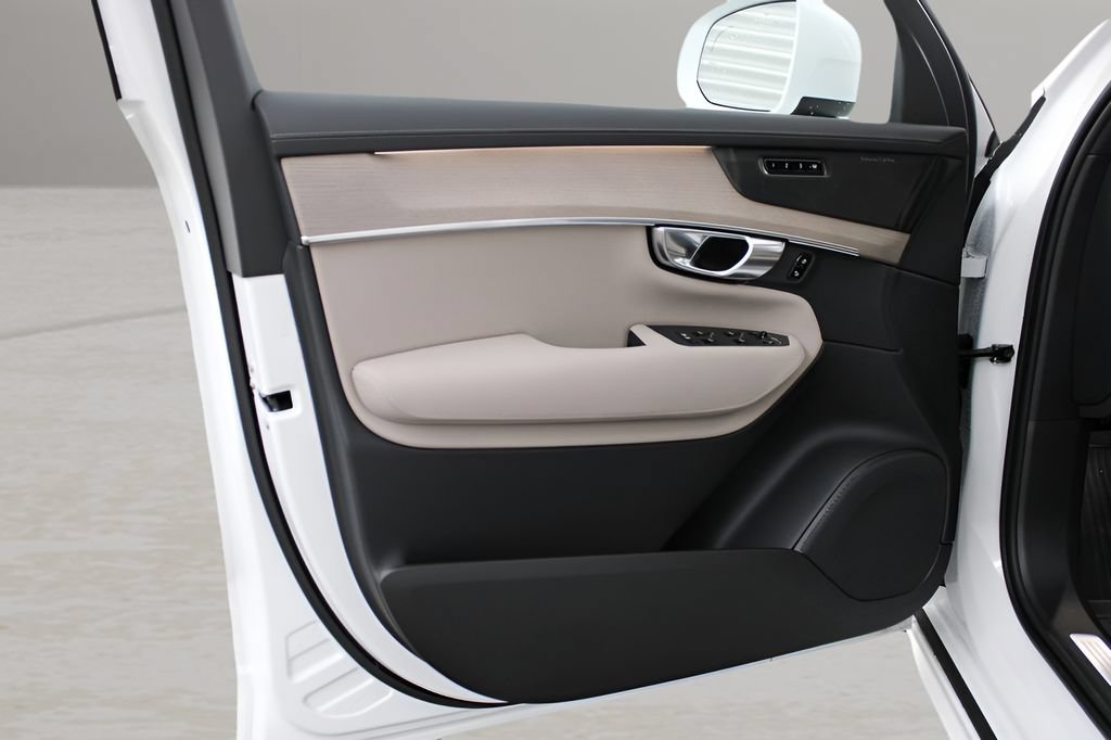 New 2026 Volvo XC90 B6 Ultra w/ Protection Package AWD/4WD image 16