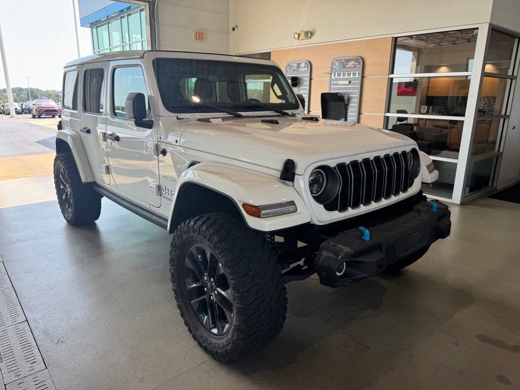 Used 2022 Jeep Wrangler Unlimited Sahara w/ Cold Weather Group AWD/4WD image 2