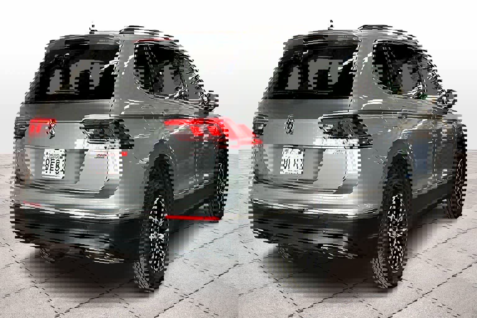 Used 2021 Volkswagen Tiguan SE image 16