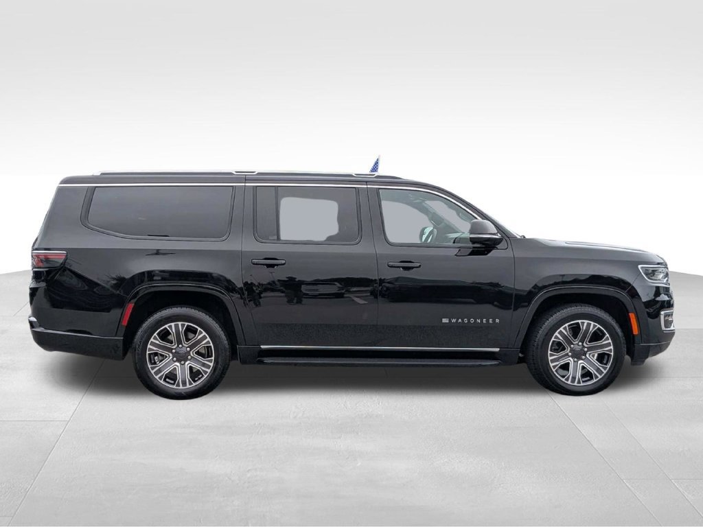 Used 2024 Jeep Wagoneer L Series II w/ Flexible Seating Group AWD/4WD image 3