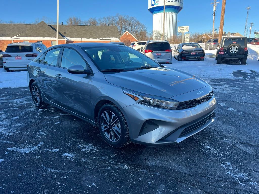 Used 2024 Kia Forte LXS w/ LXS Technology Package image 4