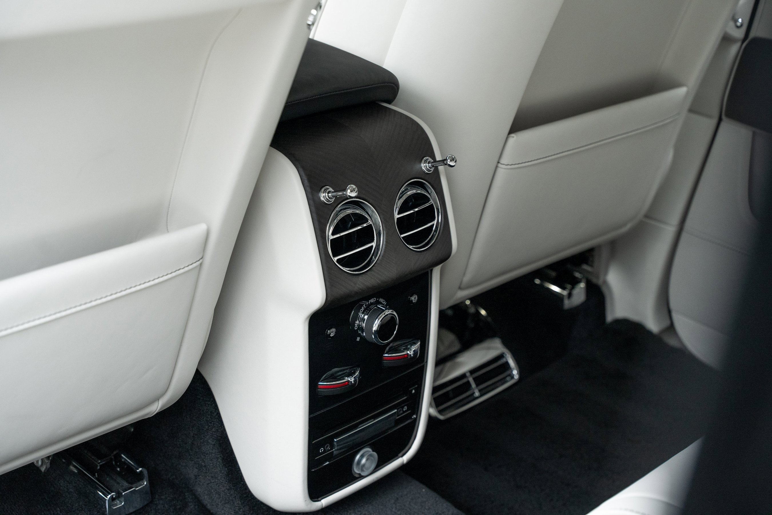 Used 2023 Rolls-Royce Cullinan w/ Cullinan Package image 46