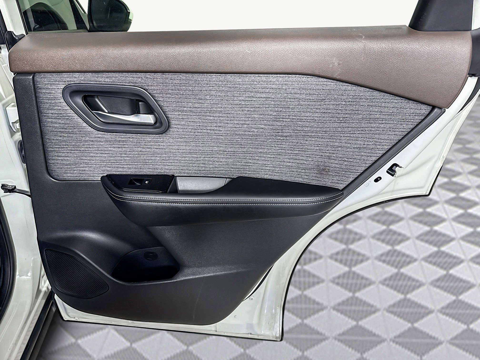 Used 2023 Nissan Rogue SV image 28