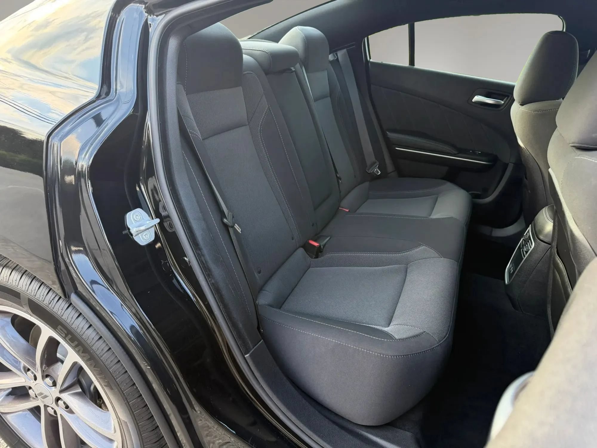Used 2019 Dodge Charger SXT AWD/4WD image 4