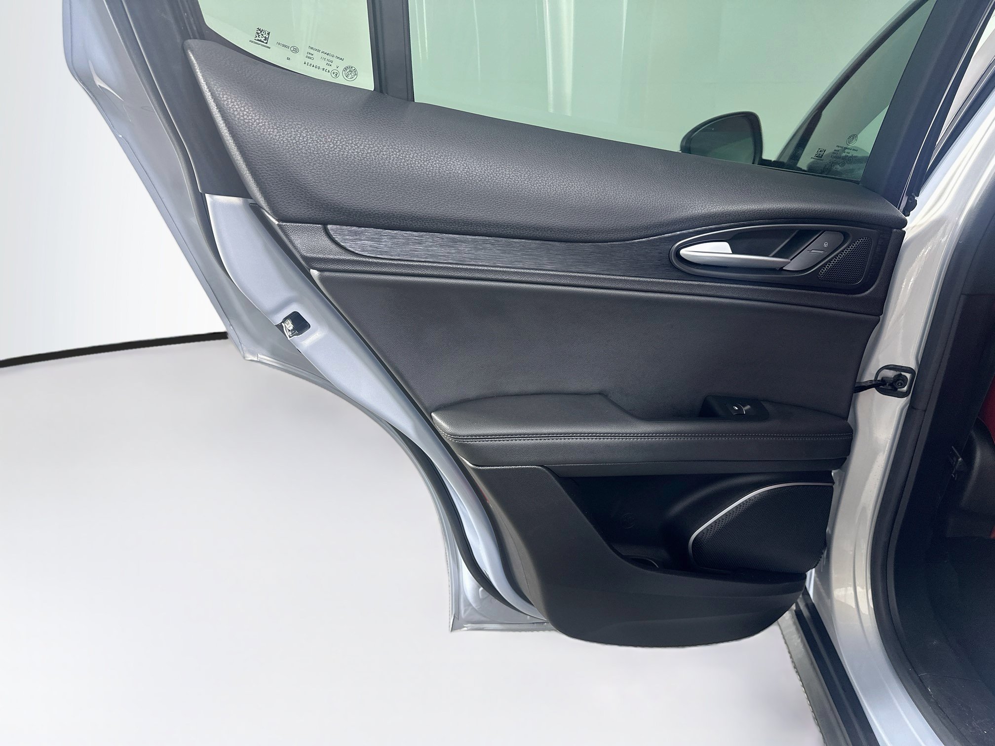 Used 2023 Alfa Romeo Stelvio Sprint RWD image 27