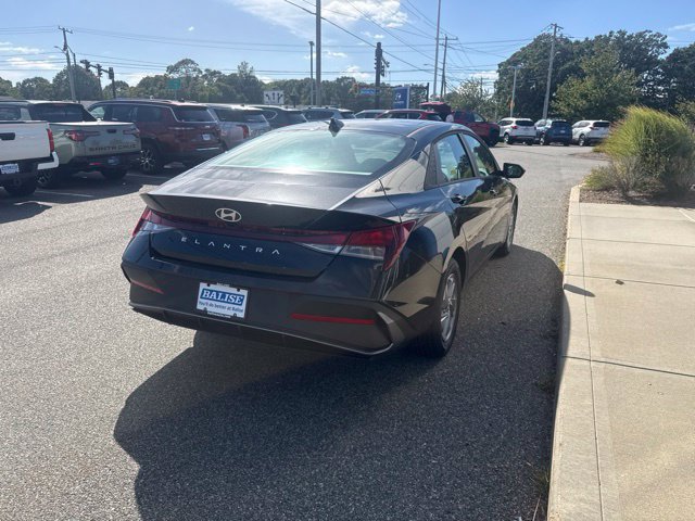 New 2026 Hyundai Elantra SE FWD image 7