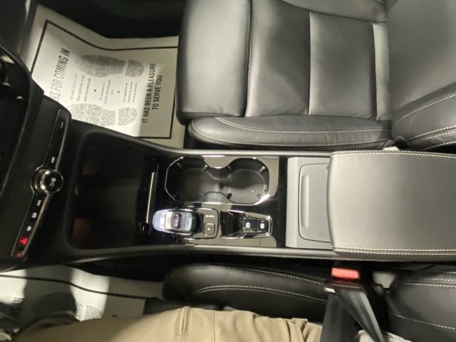 Certified 2024 Volvo XC40 B5 Plus w/ Protection Package Premier image 27