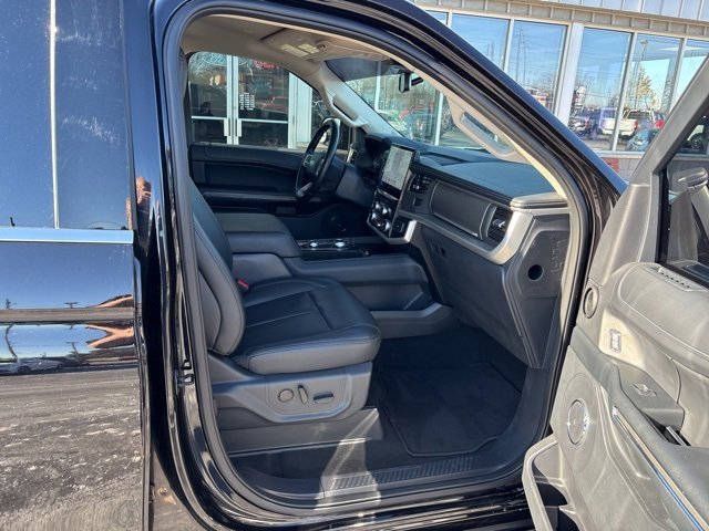 Used 2024 Ford Expedition XLT image 5