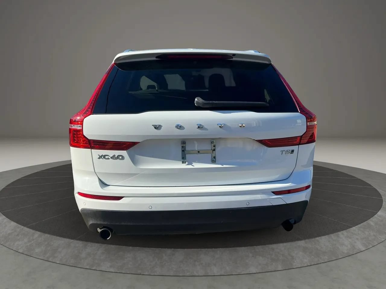 Used 2019 Volvo XC60 T5 Momentum w/ Premium Package AWD/4WD image 6