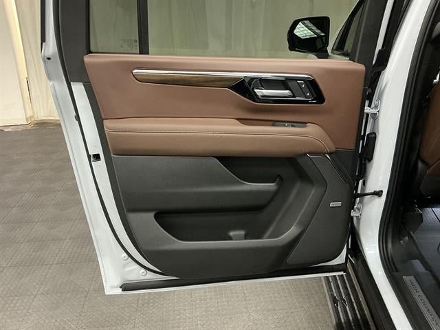 New 2026 Chevrolet Suburban High Country AWD/4WD image 32