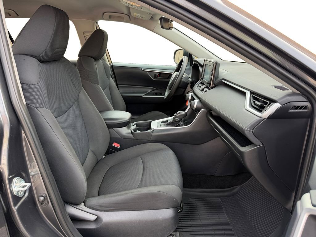 Used 2019 Toyota RAV4 LE w/ All Weather Liner Package AWD/4WD image 18