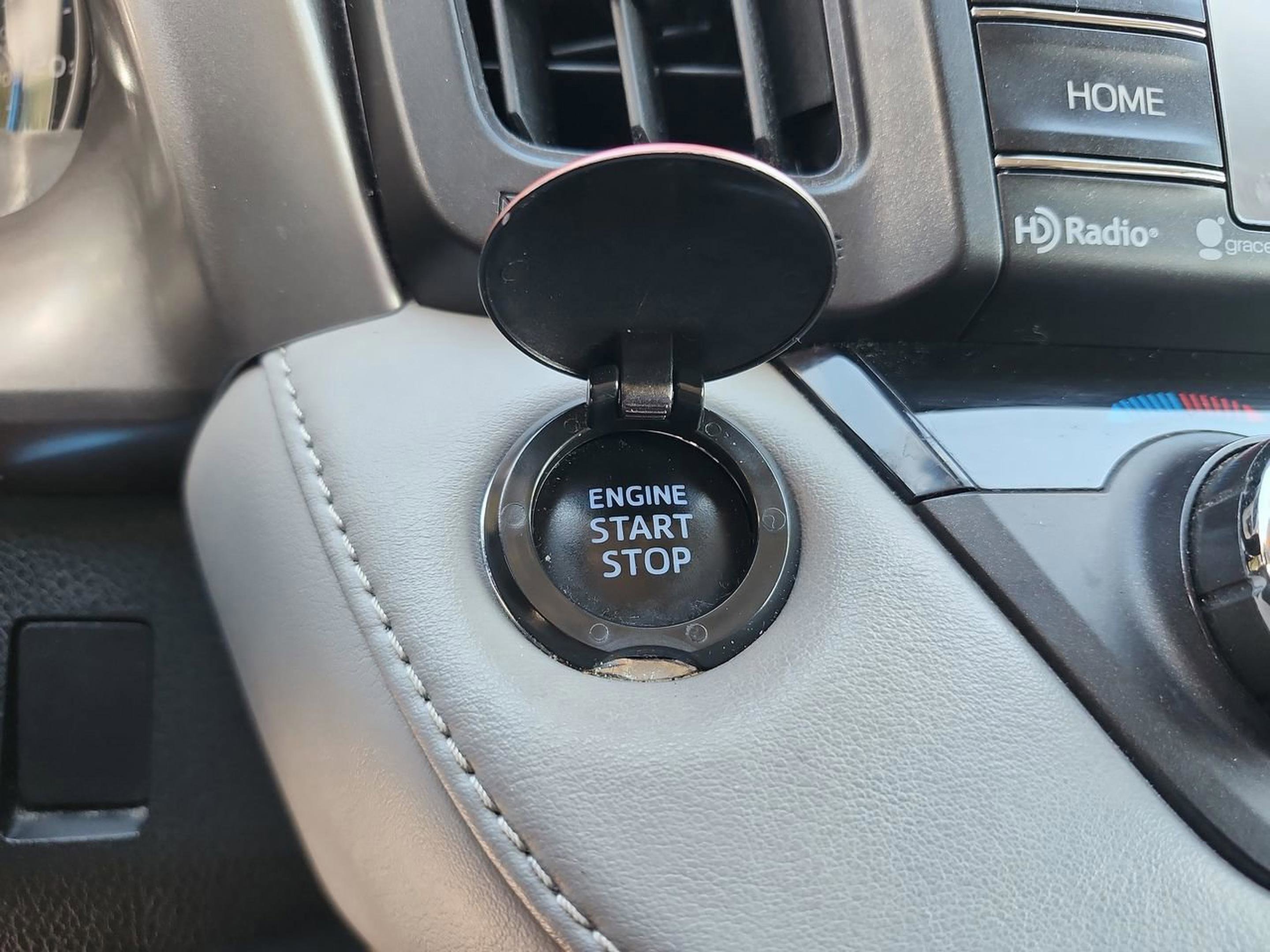 Used 2018 Toyota RAV4 XLE image 29