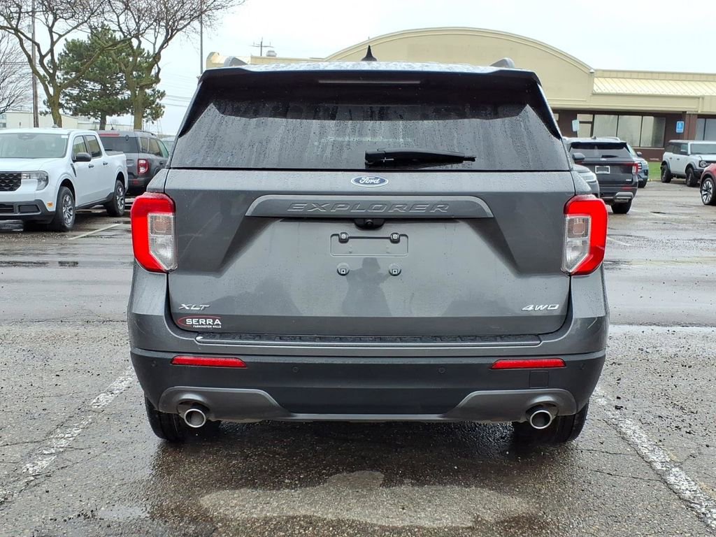 Used 2023 Ford Explorer XLT w/ Equipment Group 202A AWD/4WD image 4