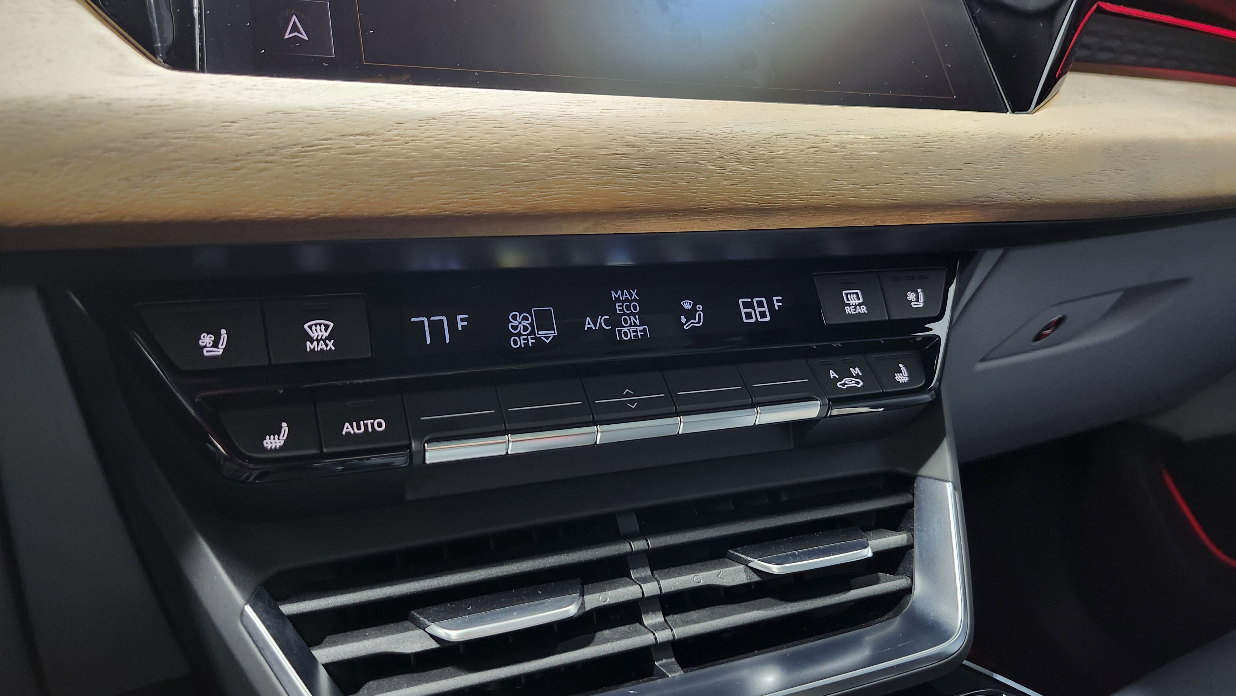 Used 2024 Audi e-tron GT Premium Plus image 34