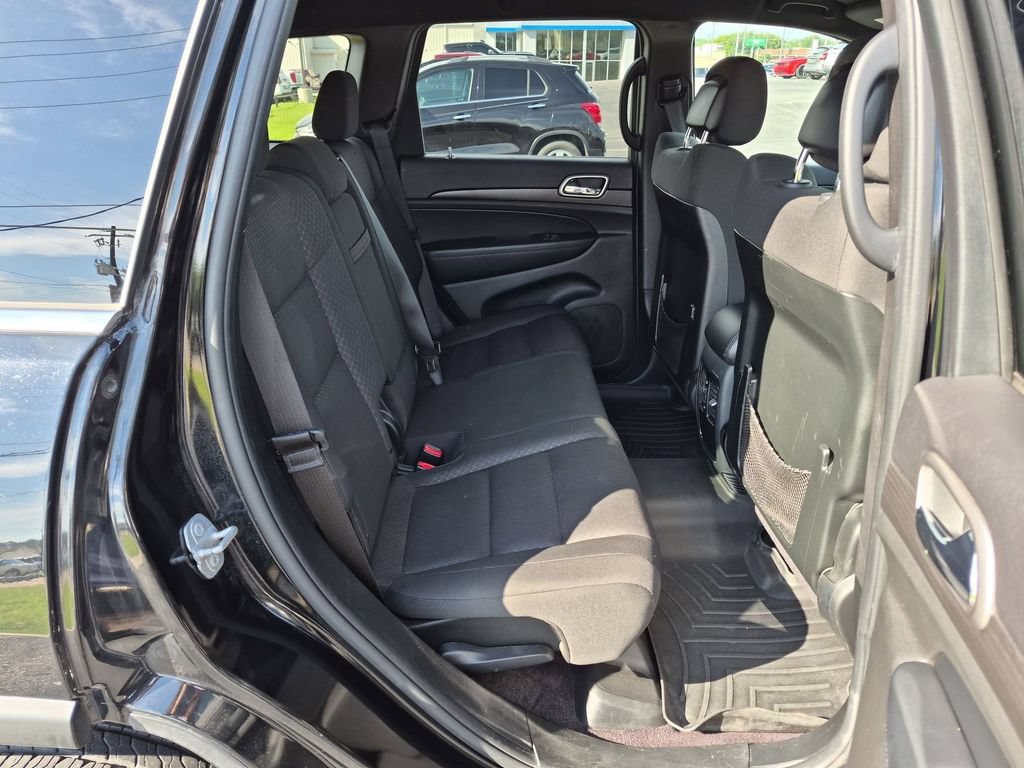 Used 2018 Jeep Grand Cherokee Laredo AWD/4WD image 26