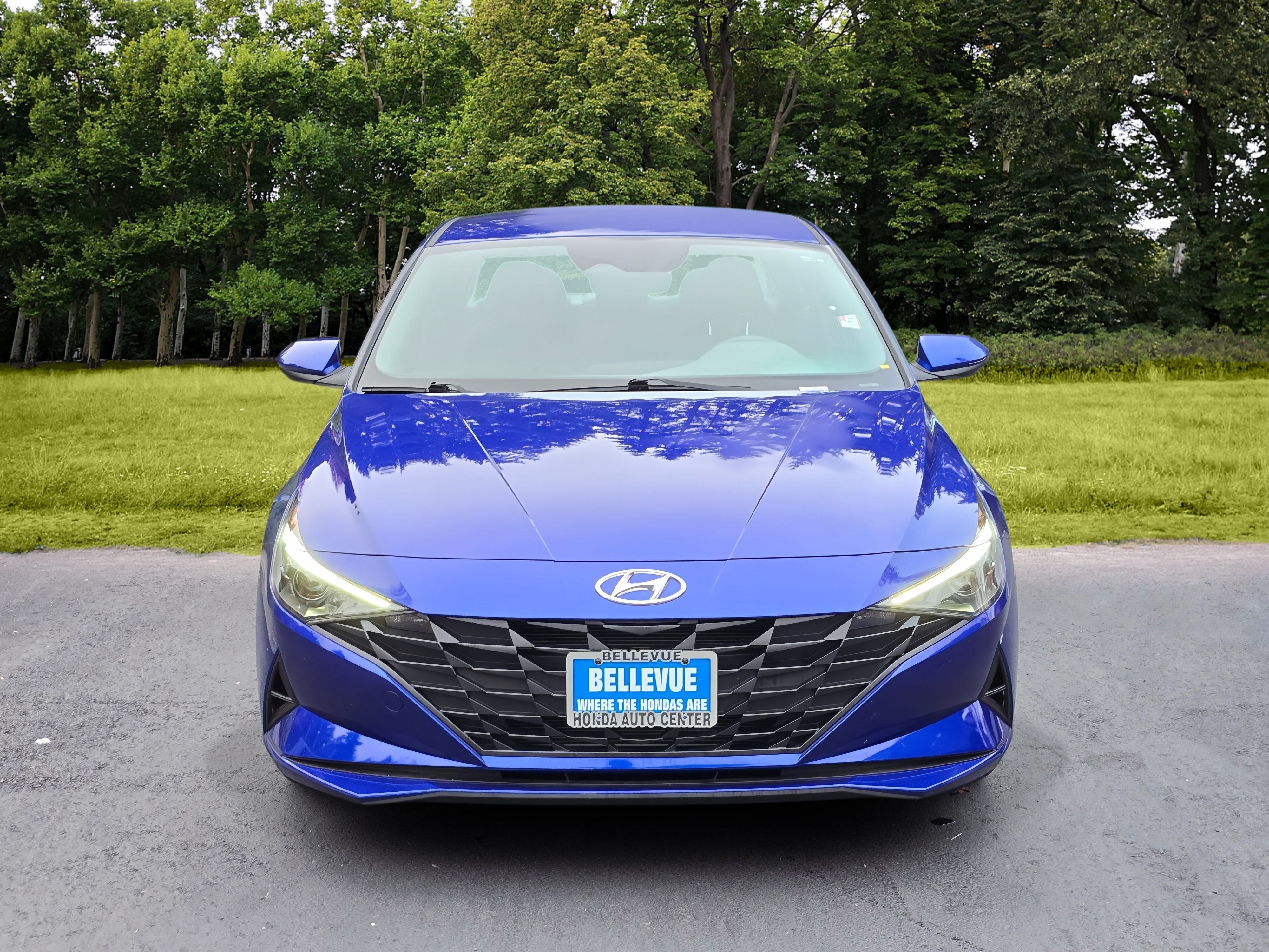 Used 2022 Hyundai Elantra SE FWD image 2