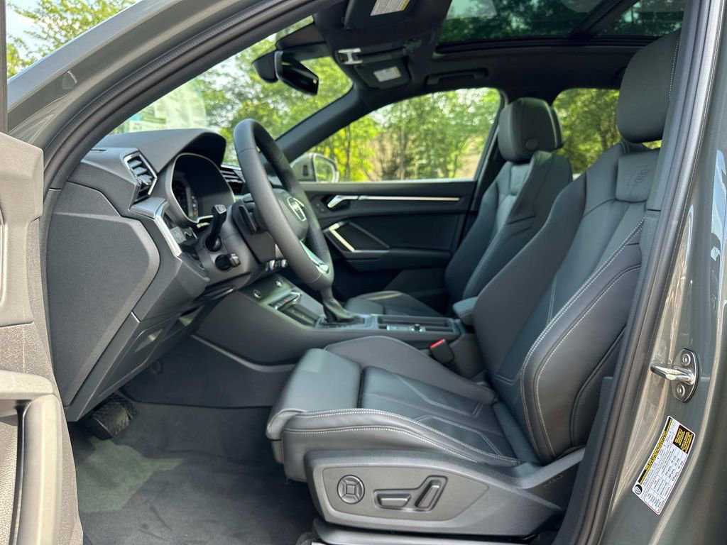 New 2025 Audi Q3 2.0T Premium image 26