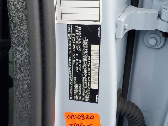 Used 2025 Volvo XC40 B5 Core image 33