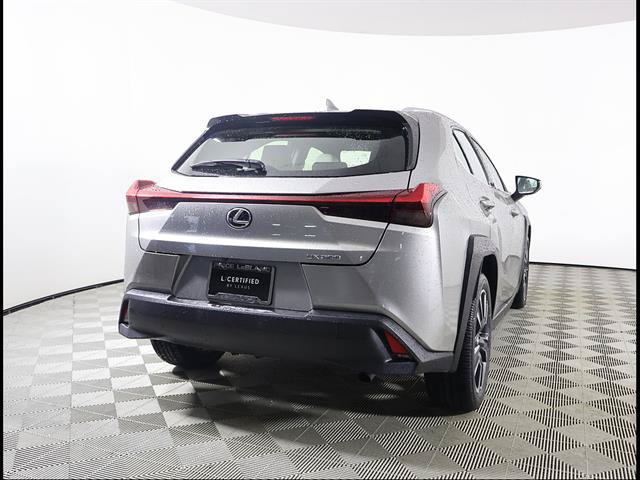 Certified 2022 Lexus UX 200 w/ Accessory Package (Z1) FWD image 5