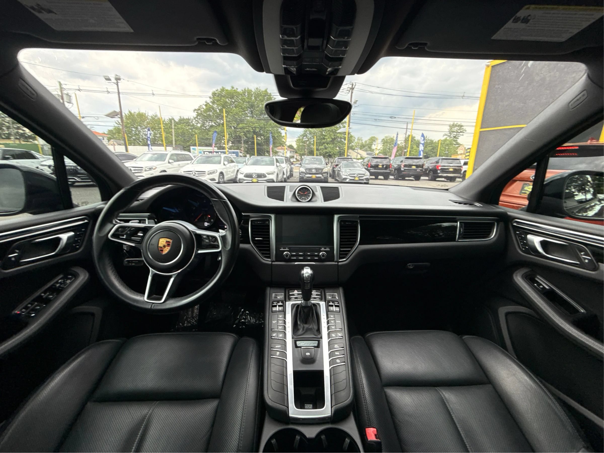 Used 2018 Porsche Macan Sport Edition AWD/4WD image 31