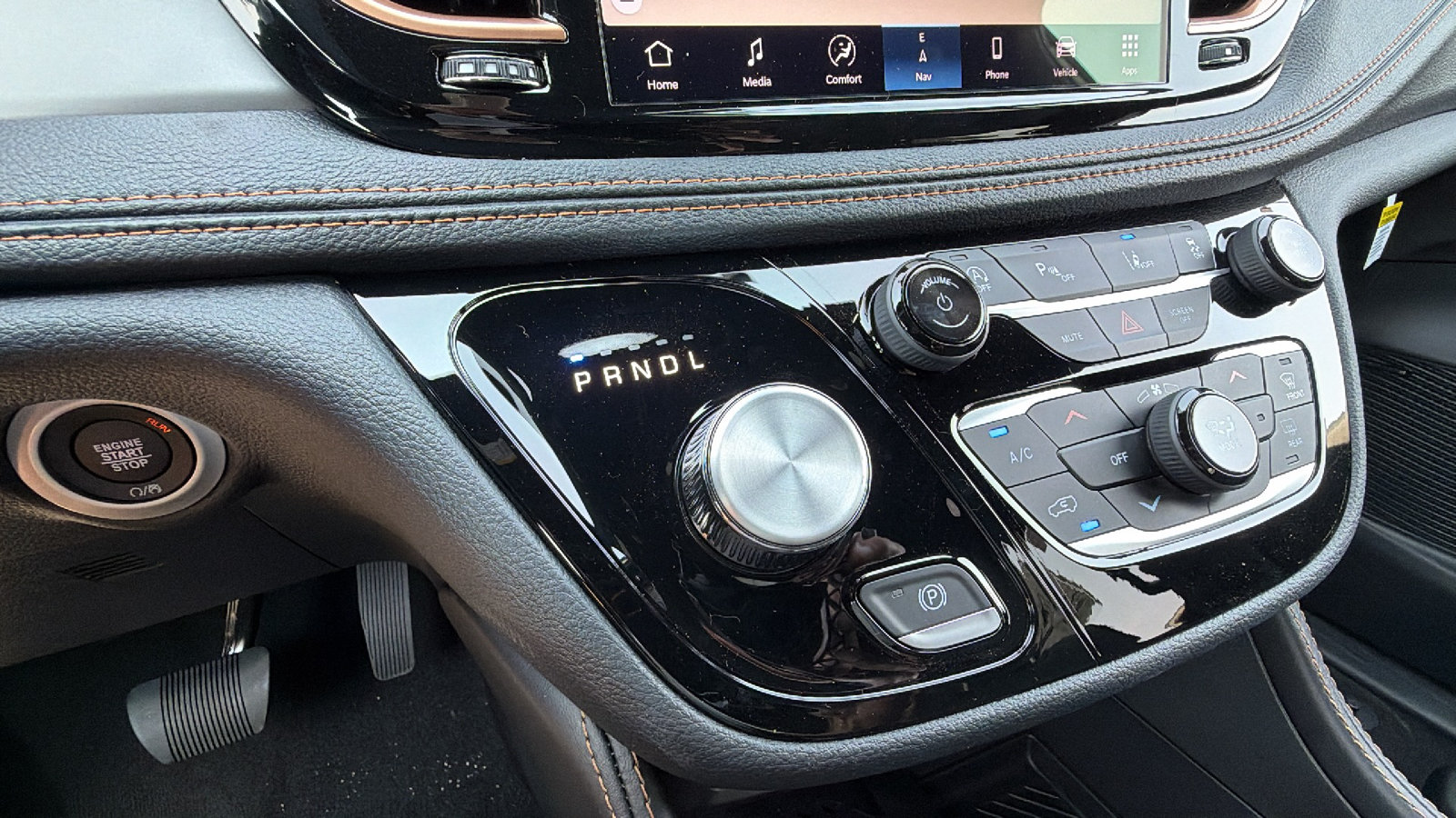 New 2027 Chrysler Pacifica Pinnacle FWD image 28