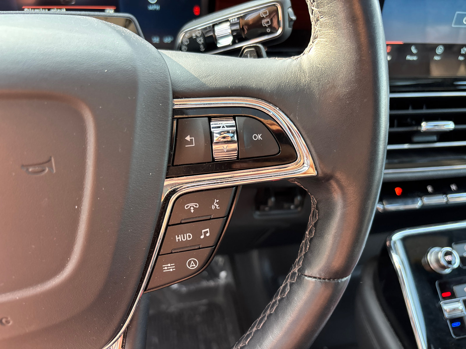Certified 2023 Lincoln Navigator Reserve AWD/4WD image 18
