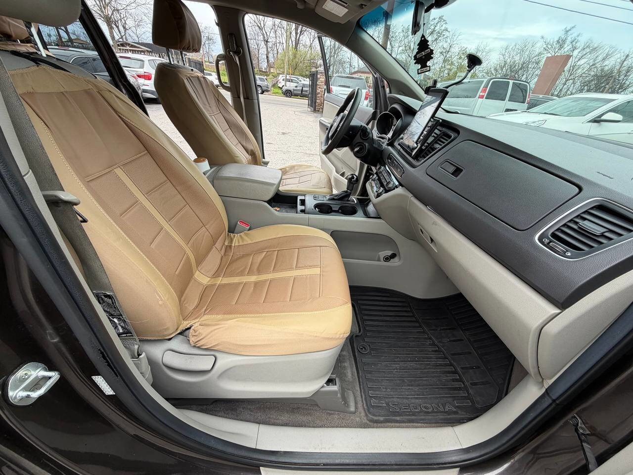 Used 2015 Kia Sedona LX FWD image 16