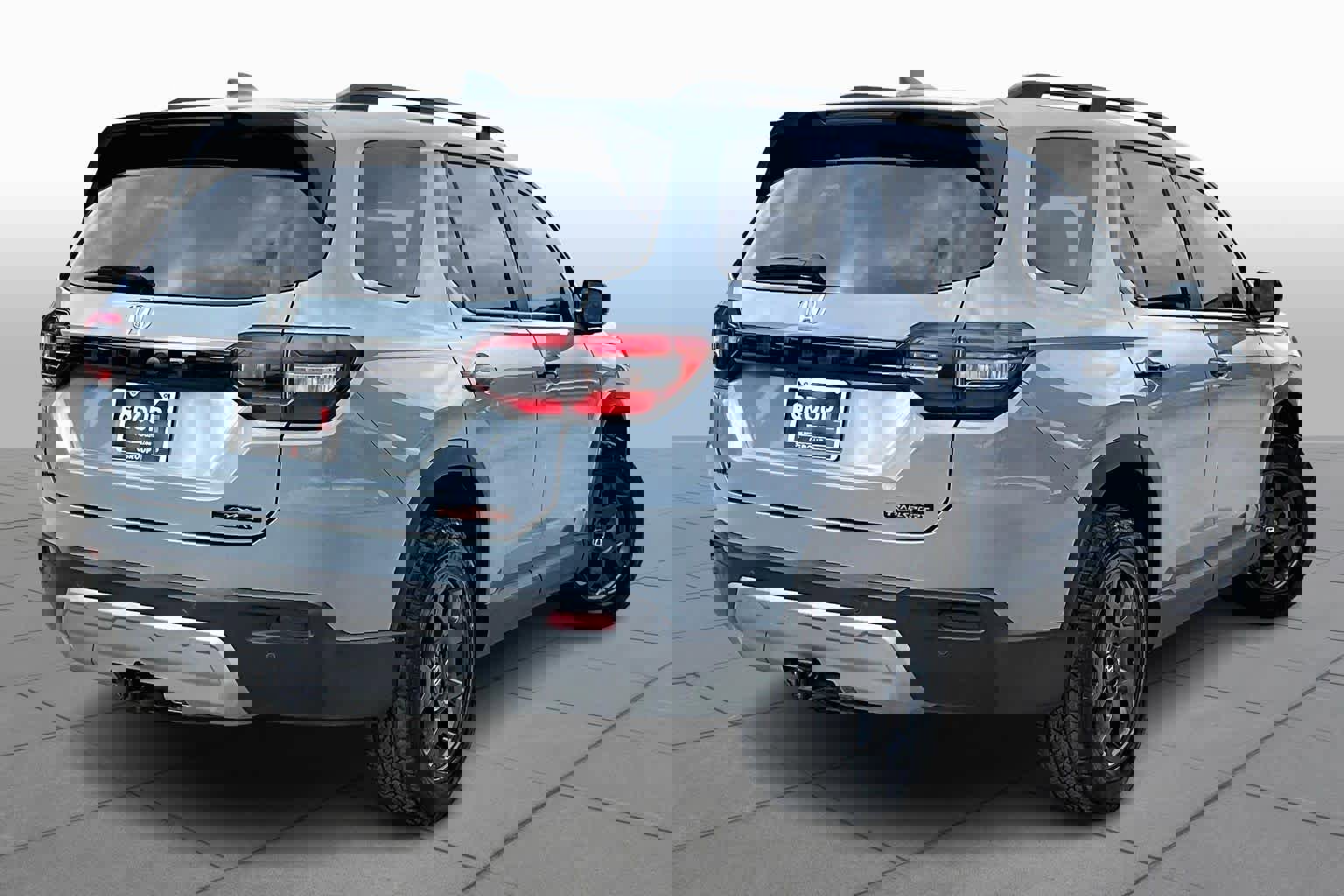 Used 2025 Honda Pilot TrailSport image 13