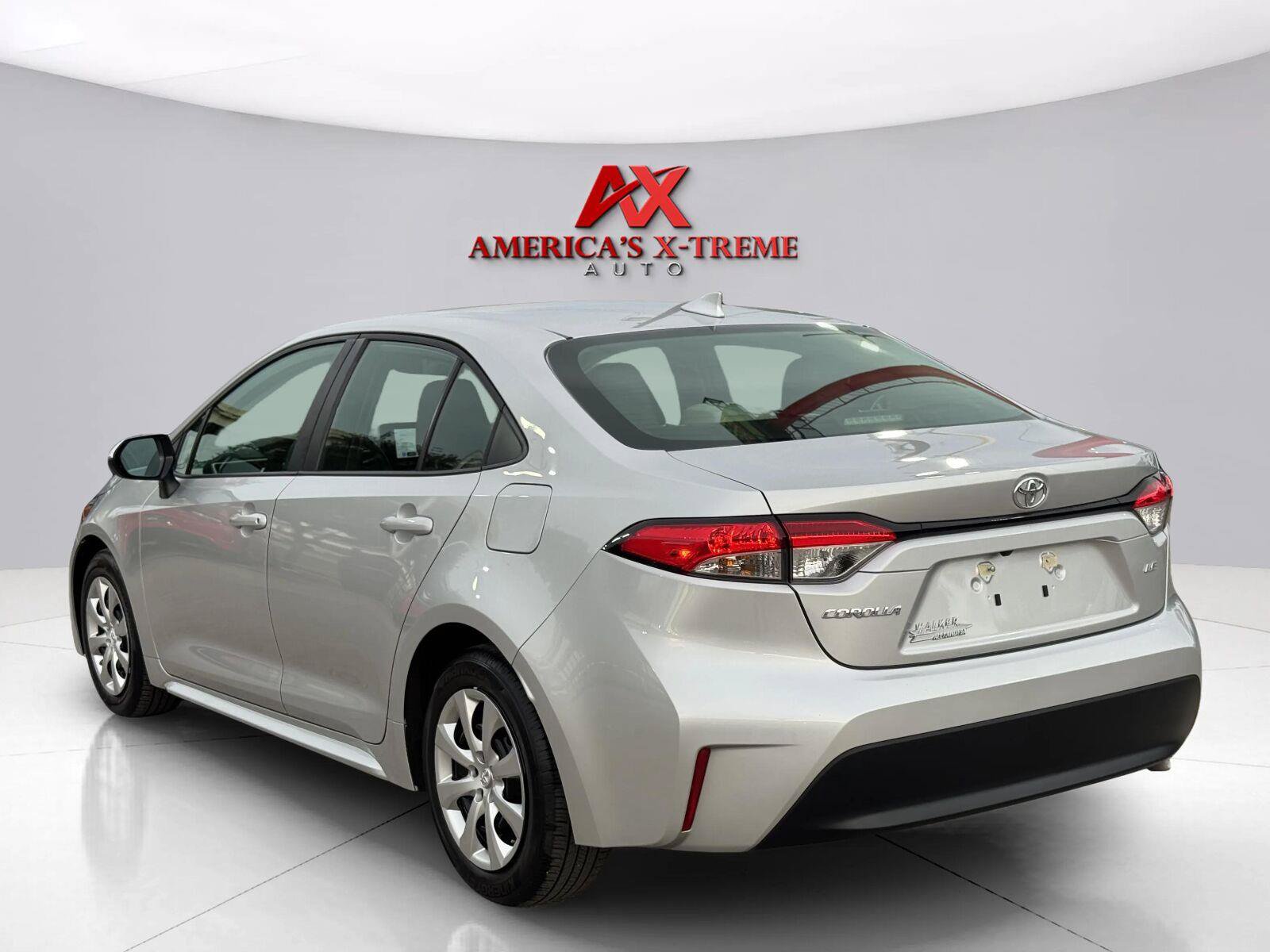 Used 2025 Toyota Corolla LE FWD image 4